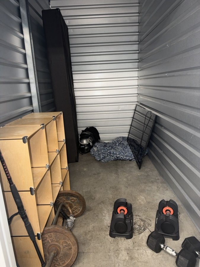5 x 10 storage unit in Hayward, CA