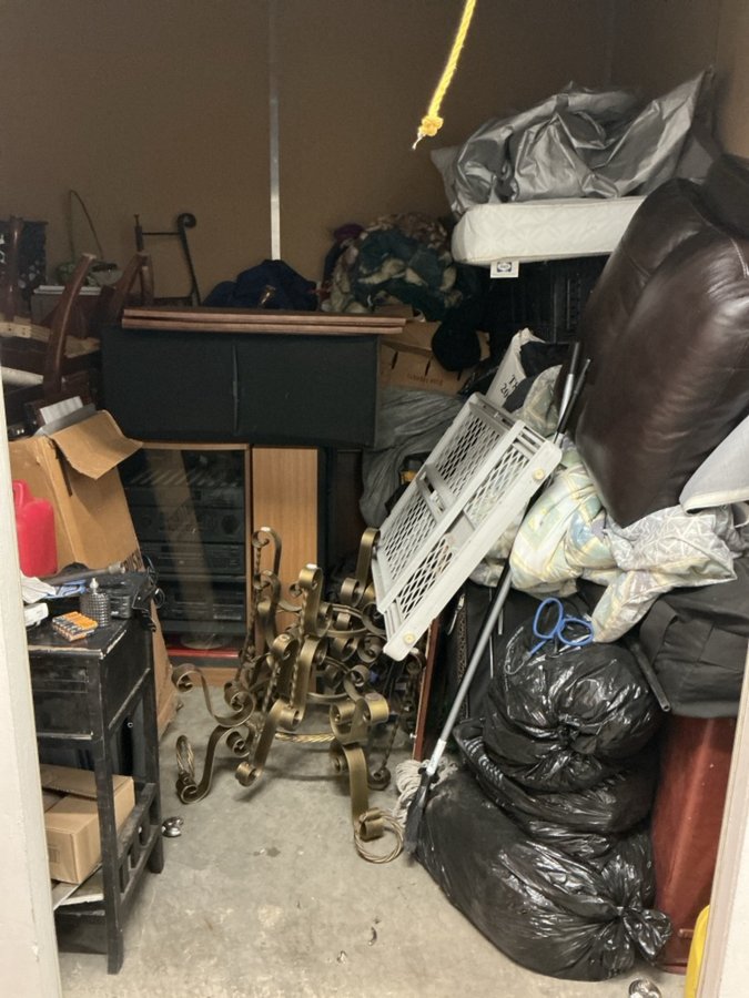 10 x 10 storage unit in Stockton, CA