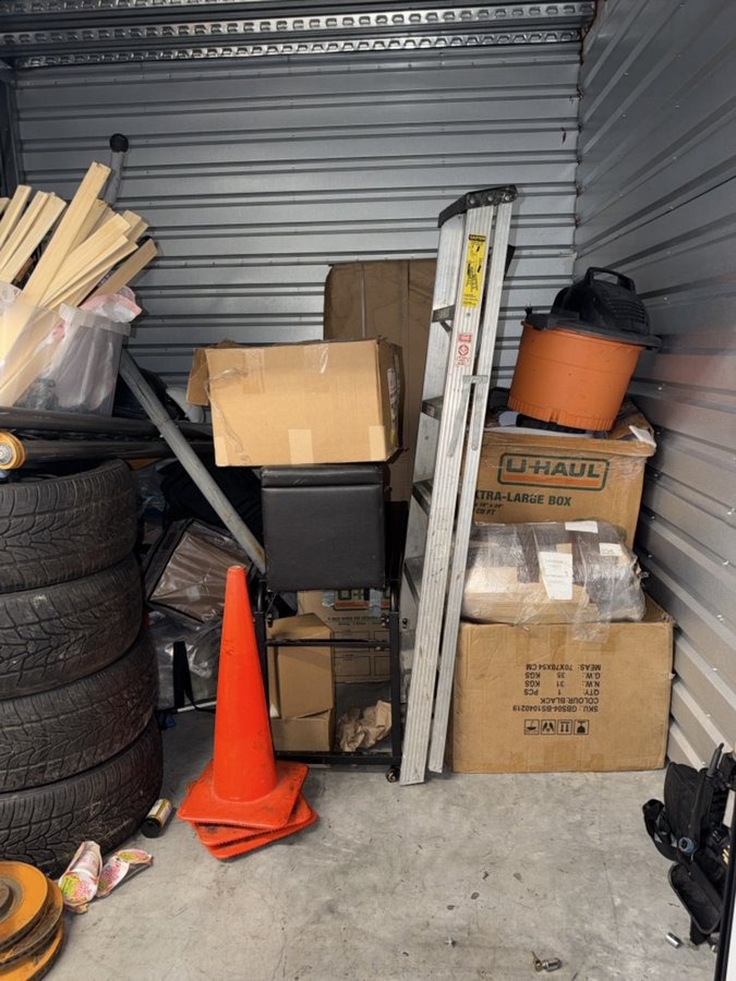 10 x 9 storage unit in Hayward, CA
