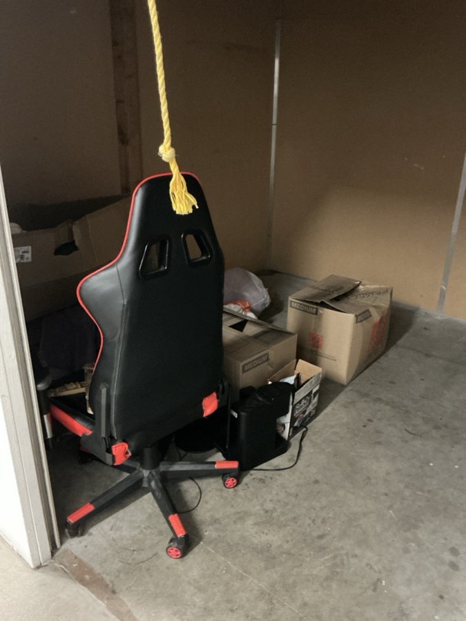 10 x 10 storage unit in Stockton, CA