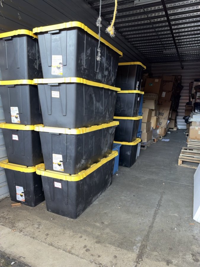 10 x 30 storage unit in Hayward, CA