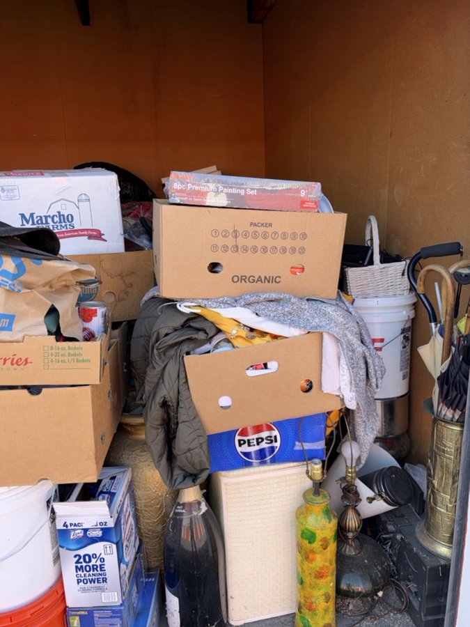 10 x 10 storage unit in Union City, CA