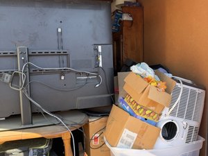 10 x 10 storage unit in Newark, CA