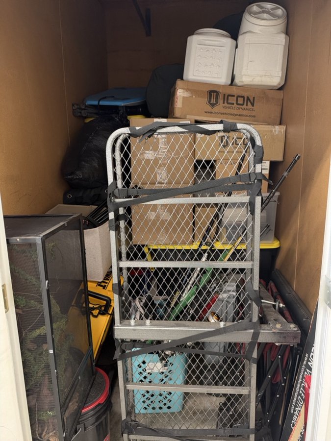 5 x 10 storage unit in Union City, CA