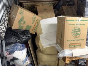 10 x 10 storage unit in Hayward, CA