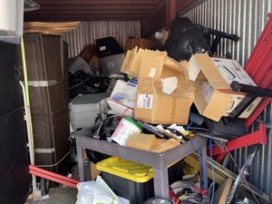 10 x 20 storage unit in Hayward, CA