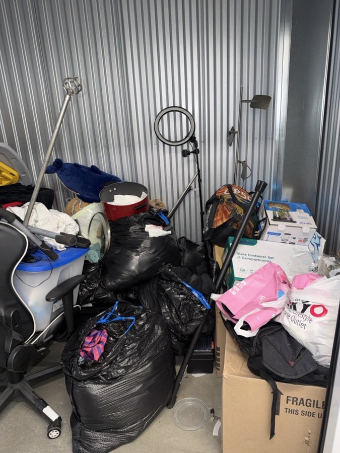 5 x 10 storage unit in Hayward, CA
