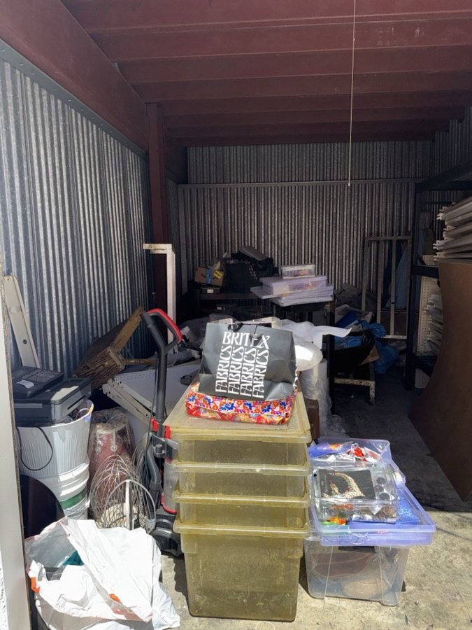 10 x 15 storage unit in Hayward, CA