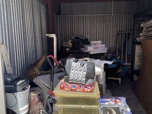10 x 15 storage unit in Hayward, CA