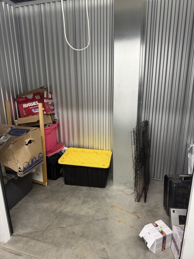 10 x 5 storage unit in Hayward, CA