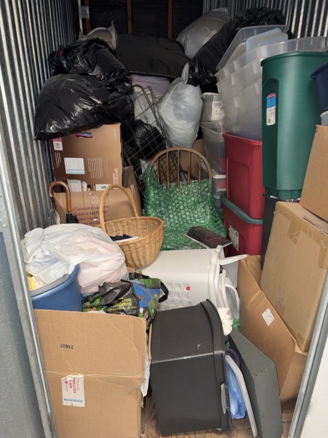 5 x 10 storage unit in Hayward, CA
