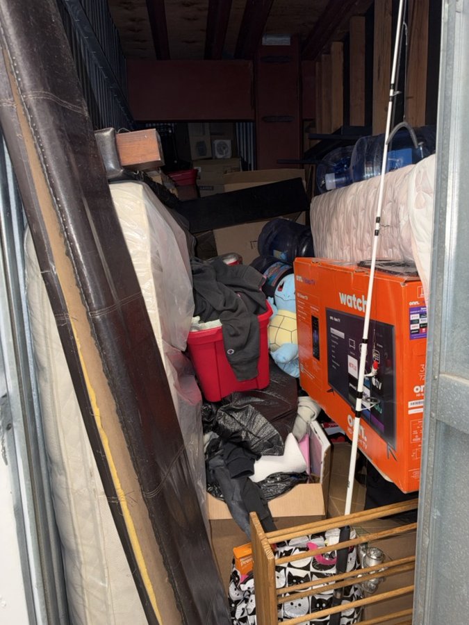 5 x 15 storage unit in Hayward, CA