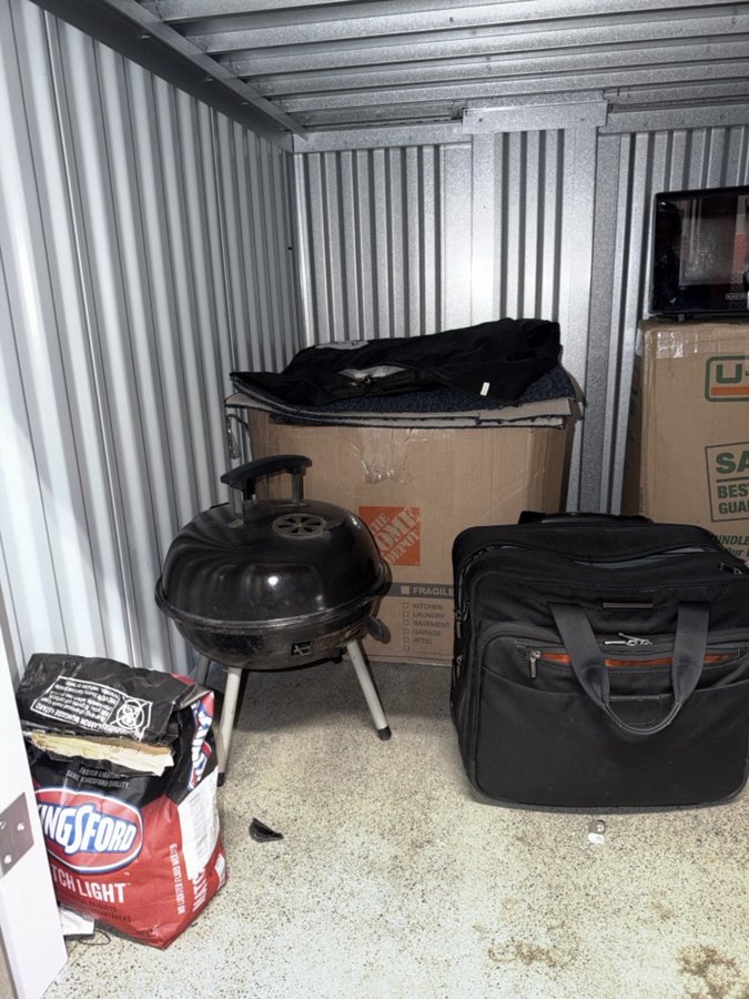 5 x 5 storage unit in Hayward, CA