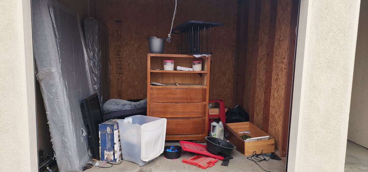 10 x 10 storage unit in Sacramento, CA
