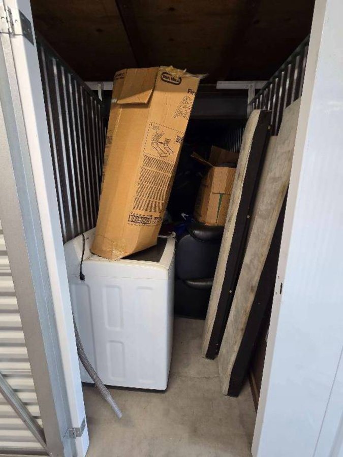 5 x 15 storage unit in Ontario, CA
