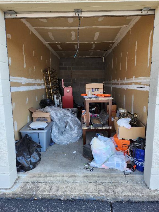 8 x 20 storage unit in Jeffersonville, IN