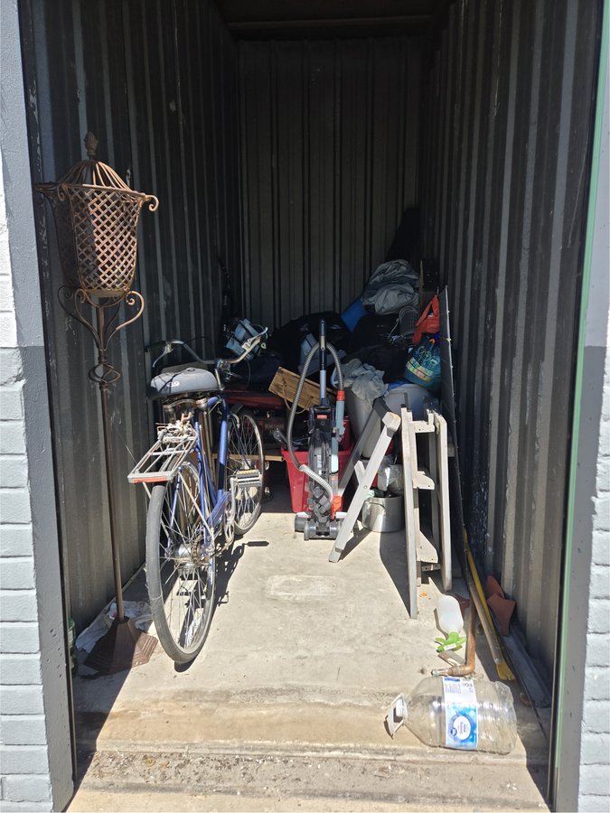 5 x 12 storage unit in Holiday, FL