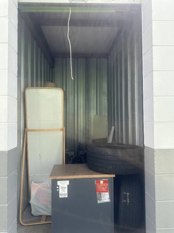 5 x 10 storage unit in Tampa, FL