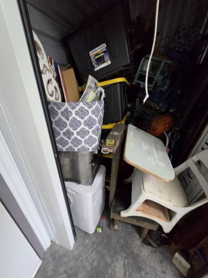 5 x 10 storage unit in Pensacola, FL