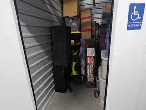 5 x 7 storage unit in Azusa, CA