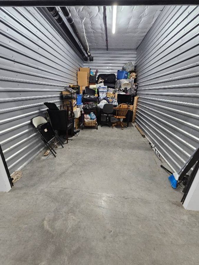 9 x 20 storage unit in Azusa, CA