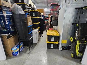 10 x 20 storage unit in Azusa, CA