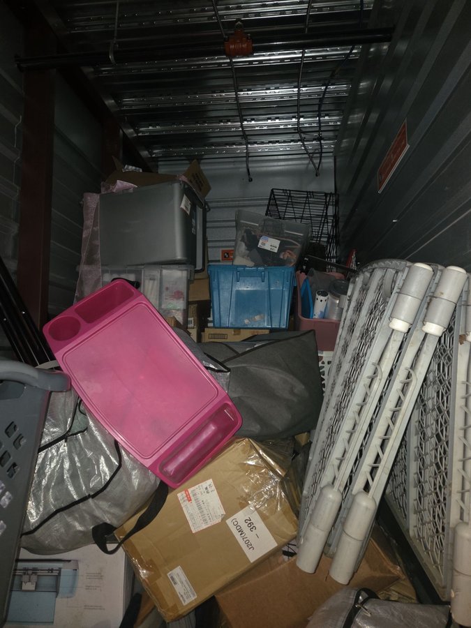 5 x 10 storage unit in Sacramento, CA