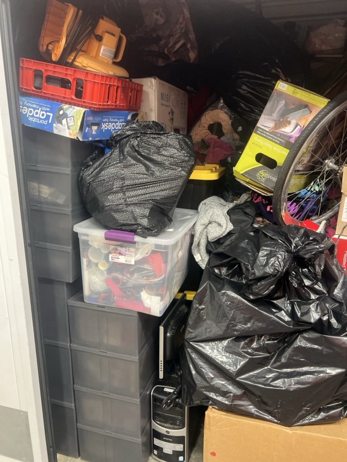 10 x 10 storage unit in Sacramento, CA