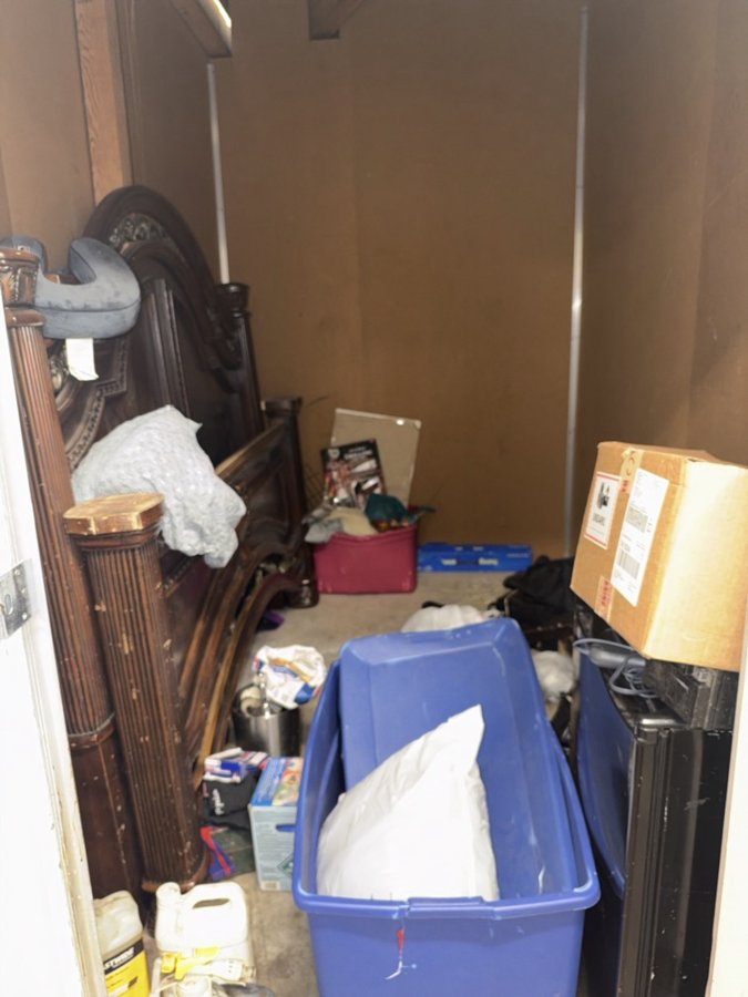 6 x 10 storage unit in Stockton, CA