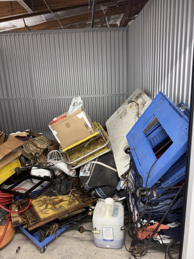10 x 10 storage unit in Stockton, CA