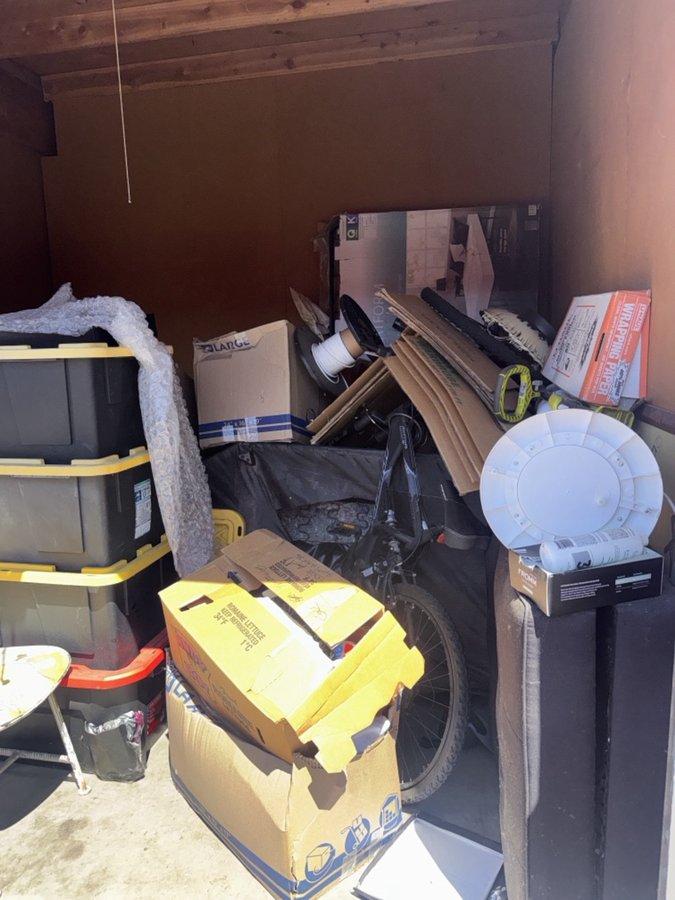 10 x 10 storage unit in Stockton, CA