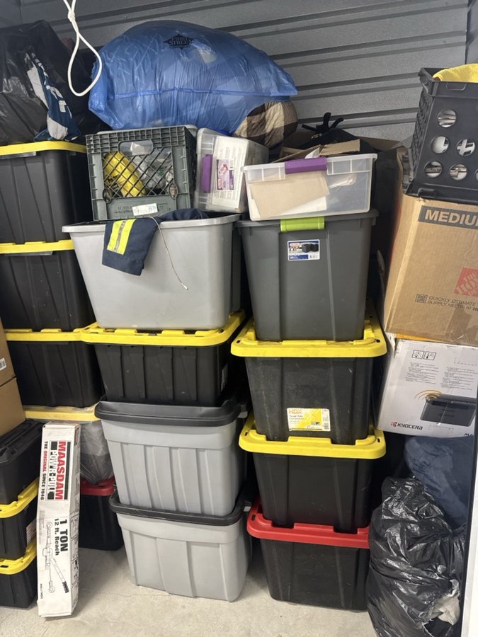 8 x 5 storage unit in Stockton, CA