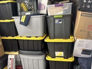 8 x 5 storage unit in Stockton, CA