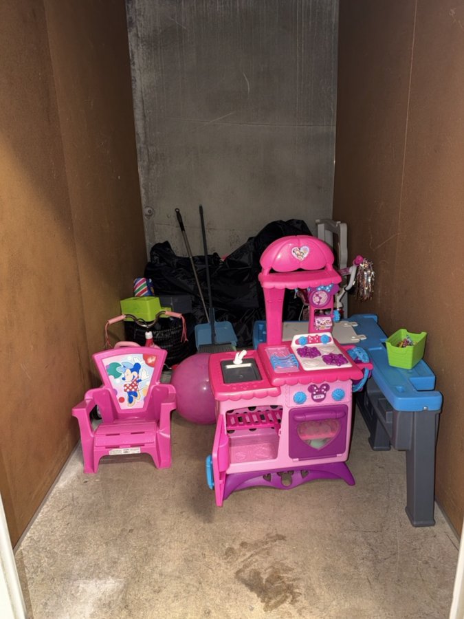 5 x 10 storage unit in Stockton, CA
