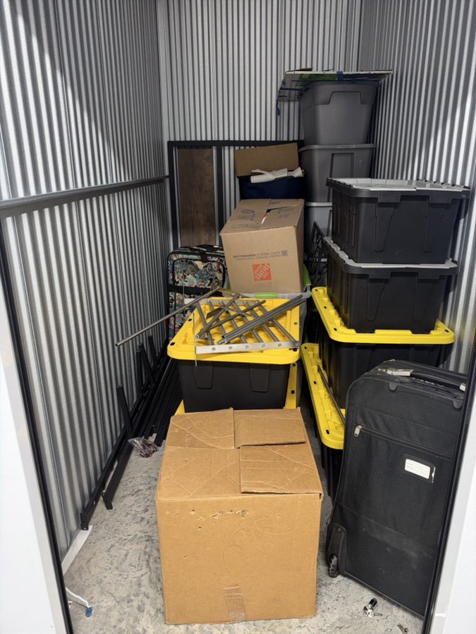 5 x 10 storage unit in Stockton, CA