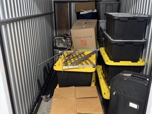 5 x 10 unit in Stockton