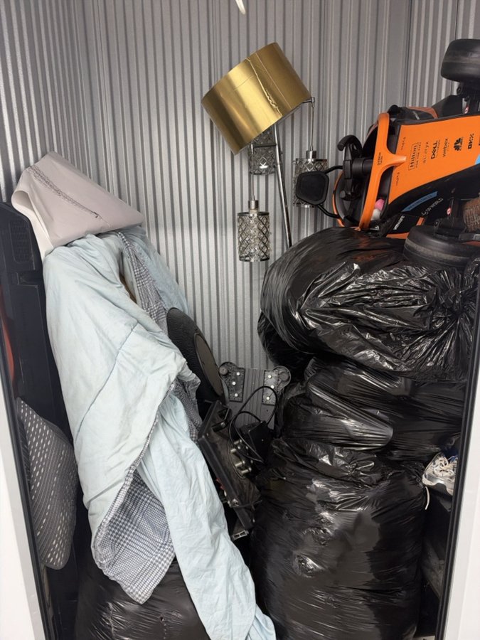 5 x 5 storage unit in Stockton, CA