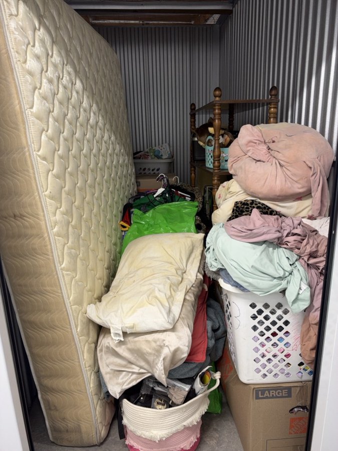 5 x 10 storage unit in Stockton, CA