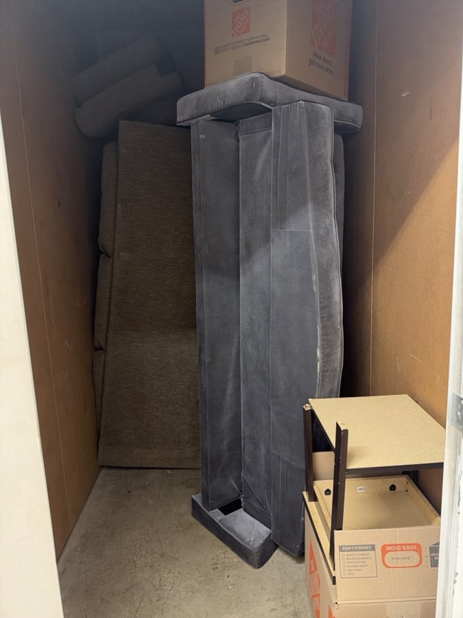 5 x 10 storage unit in Stockton, CA