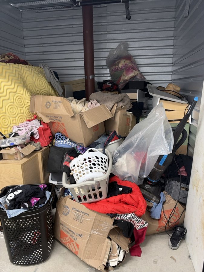 10 x 10 storage unit in Stockton, CA