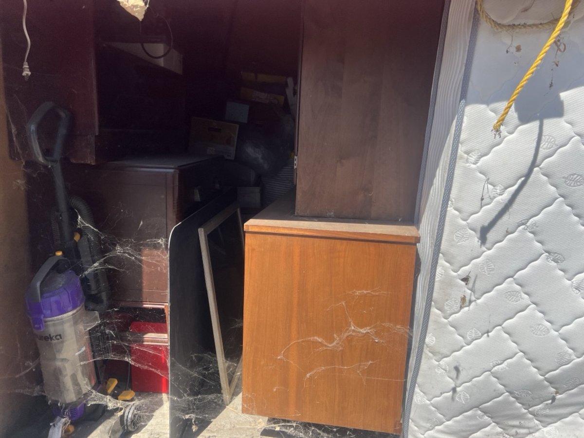 10 x 10 storage unit in Sacramento, CA