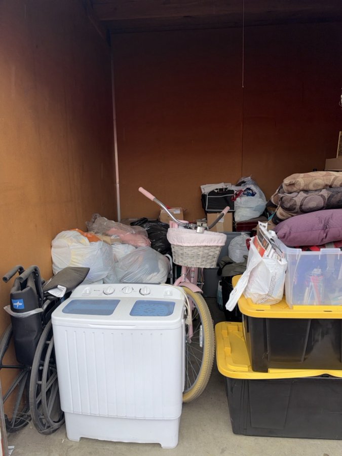 10 x 10 storage unit in Stockton, CA