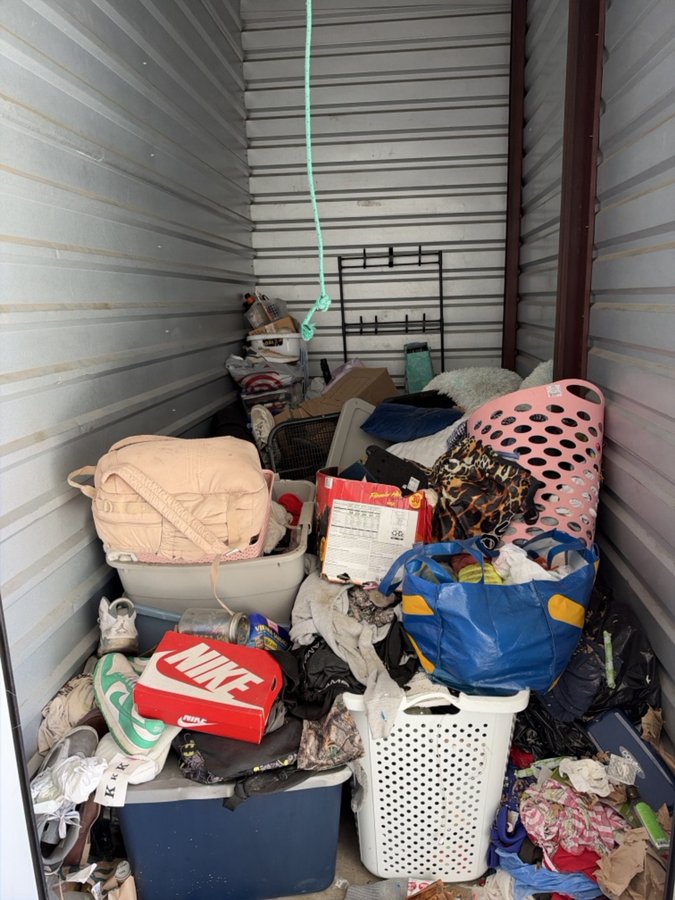 5 x 10 storage unit in Stockton, CA