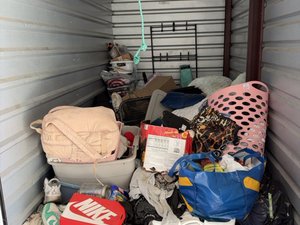 5 x 10 storage unit in Stockton, CA