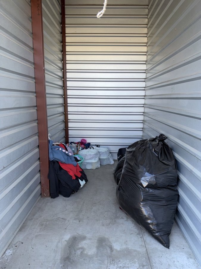 5 x 10 storage unit in Stockton, CA