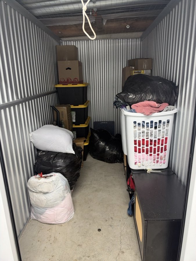 5 x 10 storage unit in Stockton, CA