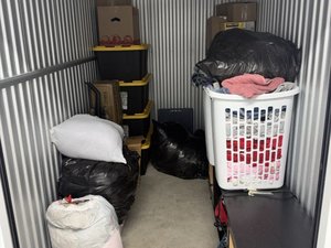 5 x 10 unit in Stockton
