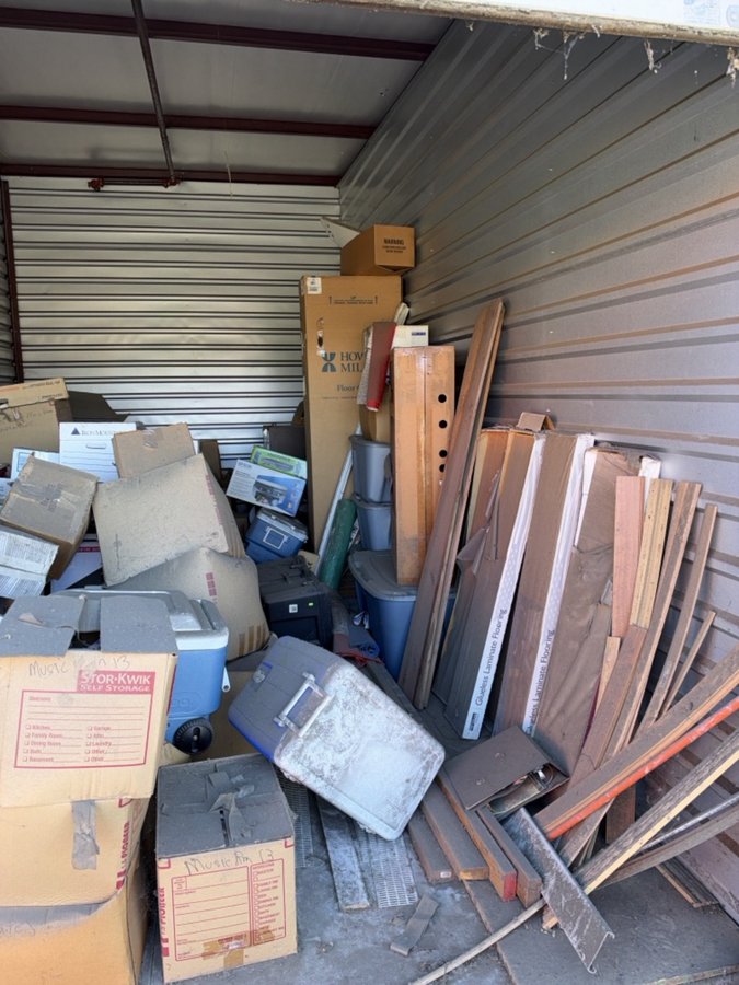 10 x 20 storage unit in Stockton, CA