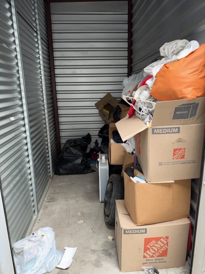 5 x 10 storage unit in Stockton, CA