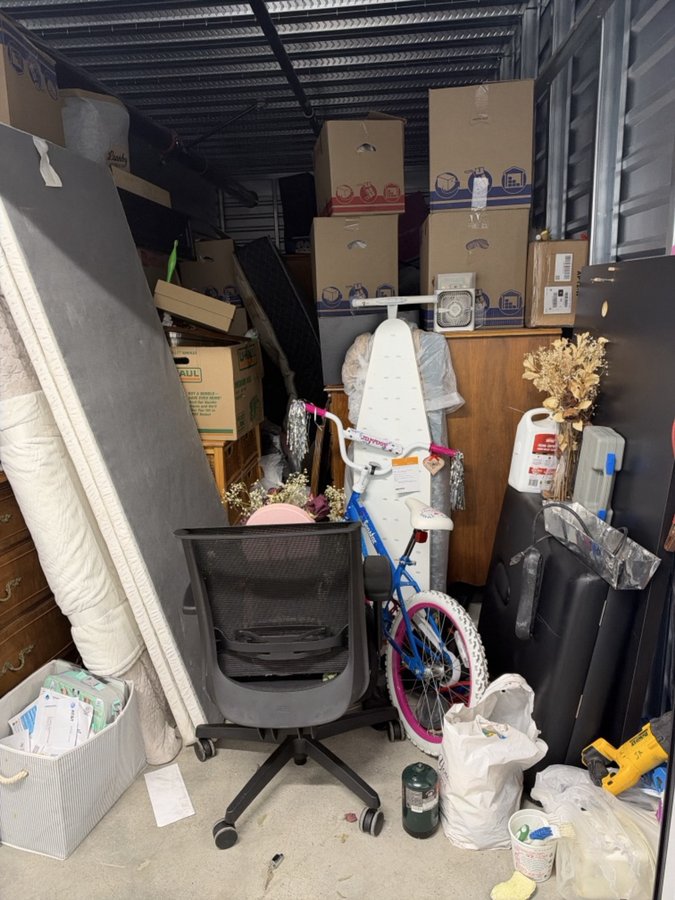 10 x 25 storage unit in Stockton, CA
